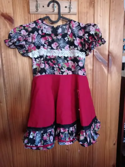 Vestido infantil floral y rojo - miniatura 1