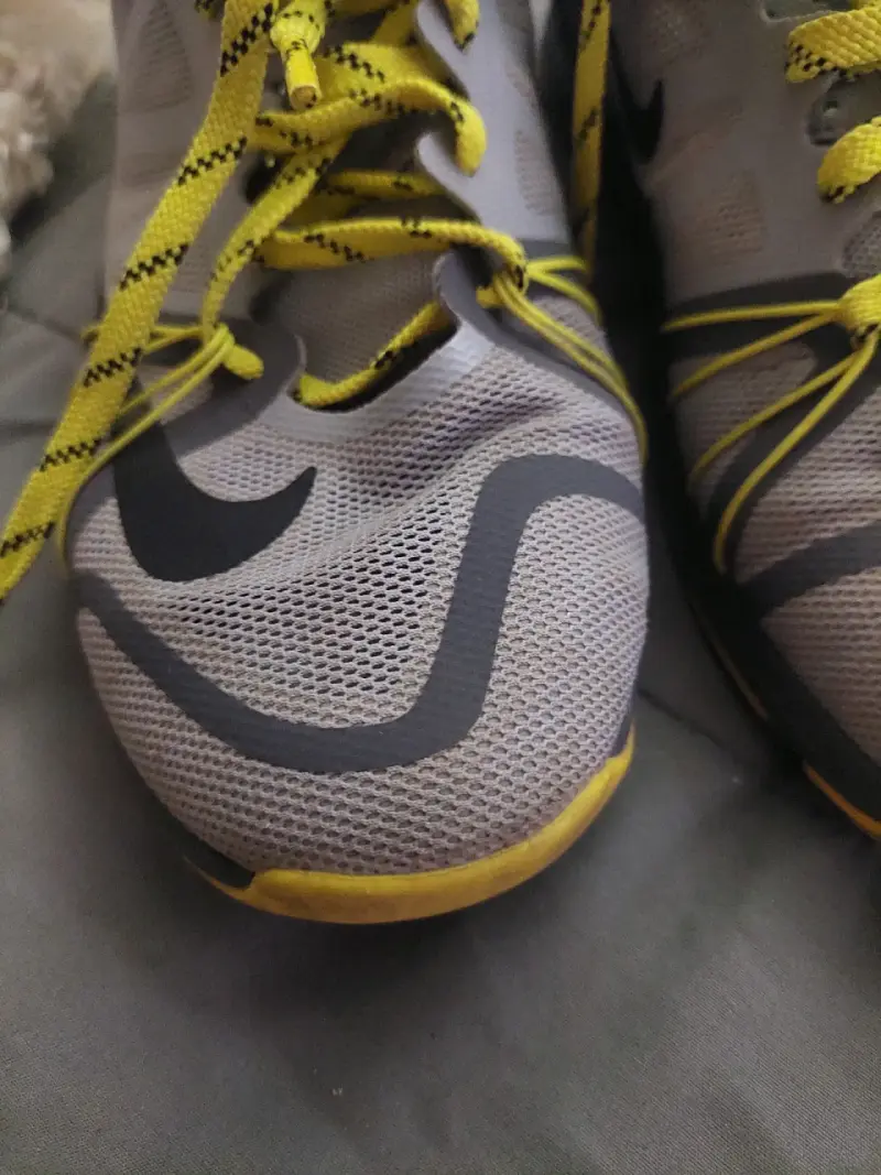 Zapatillas Nike gris y amarillo - 4