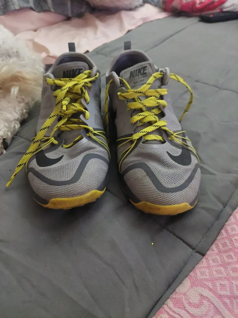 Zapatillas Nike gris y amarillo - 6