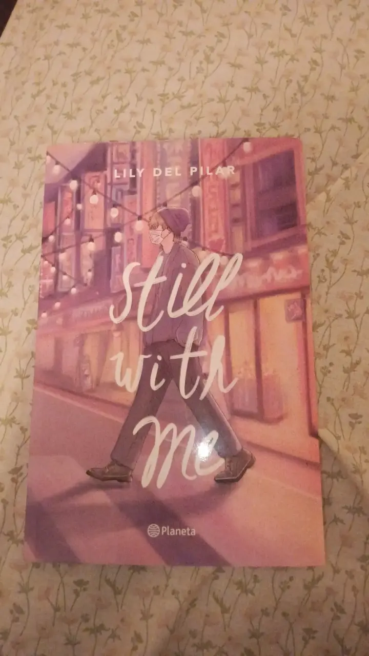 Libro 'Still With Me' de Lily Del Pilar