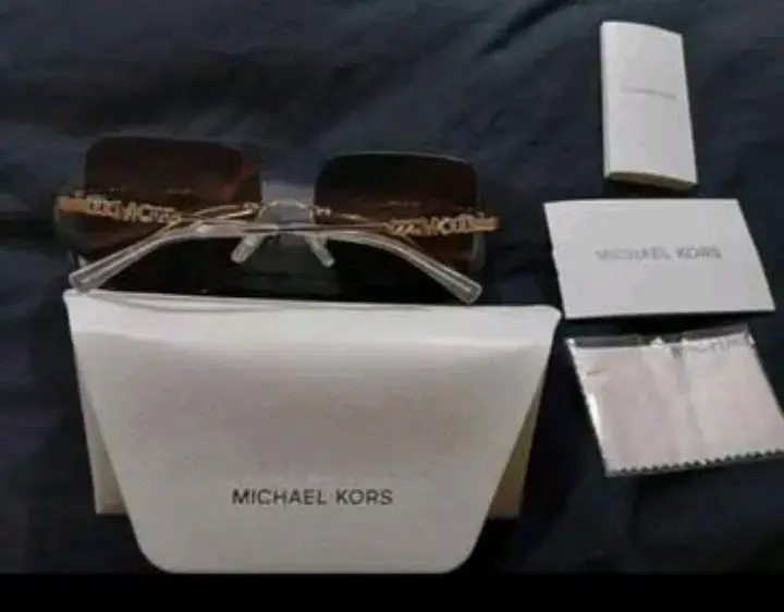 Lentes de sol Michael Kors dorados - 4