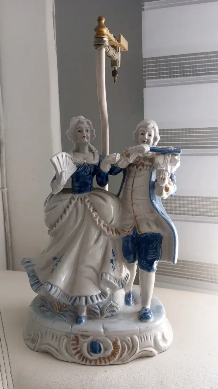 Figura decorativa de cerámica antigua Biscuit - 2