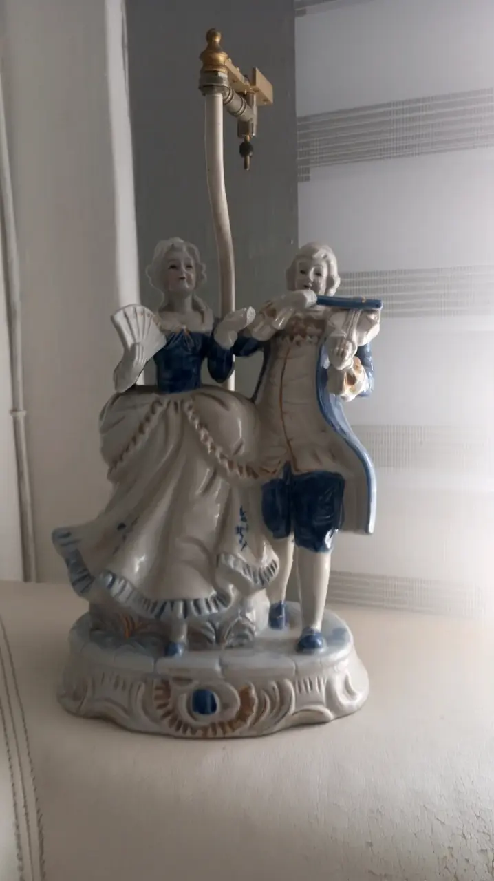 Figura decorativa de cerámica antigua Biscuit - 4