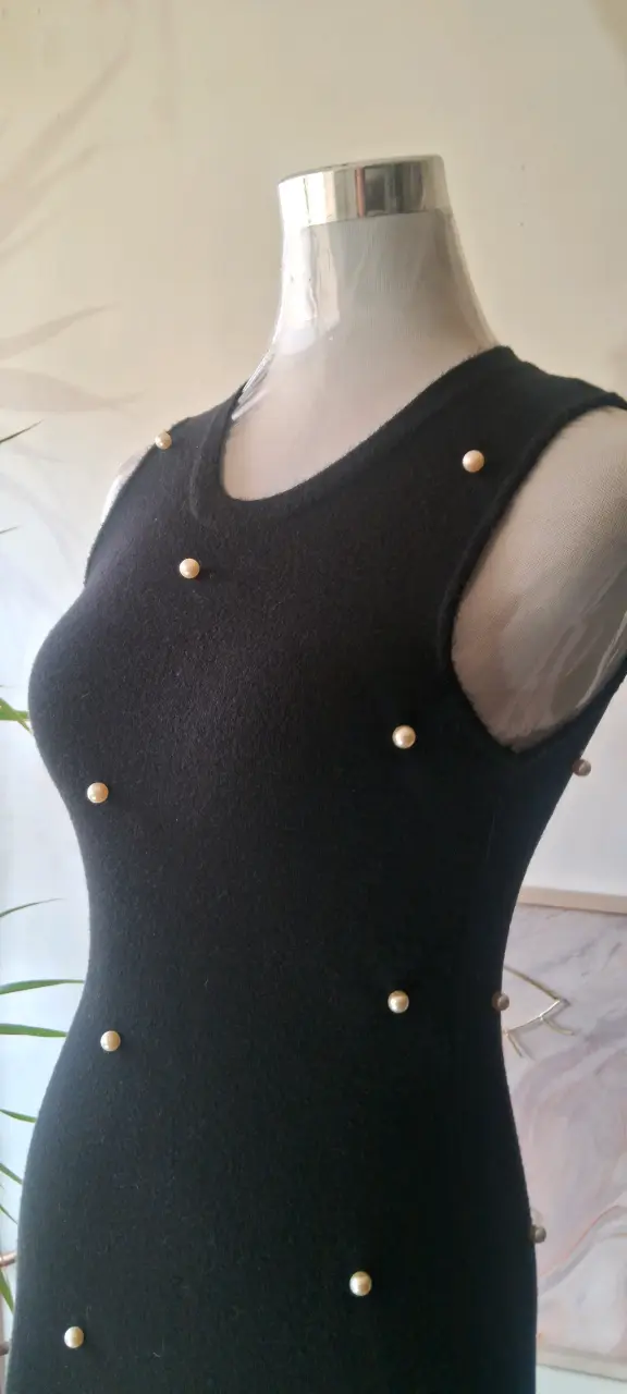 Vestido negro con perlas marca Zara talla S - 2