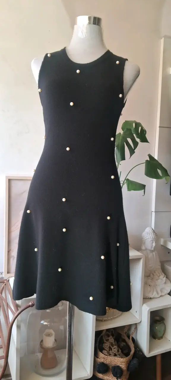 Vestido negro con perlas marca Zara talla S - 4