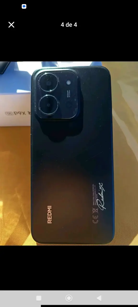 Smartphone con cargador y funda - 4