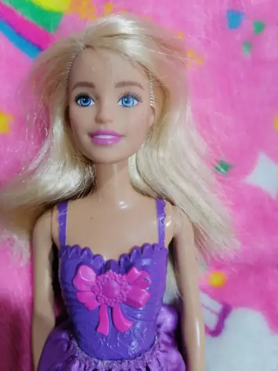 Muñeca Barbie de moda con alas - miniatura 1