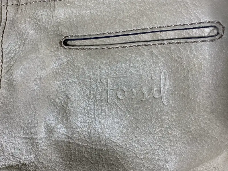 Cartera beige con cierre frontal - 4