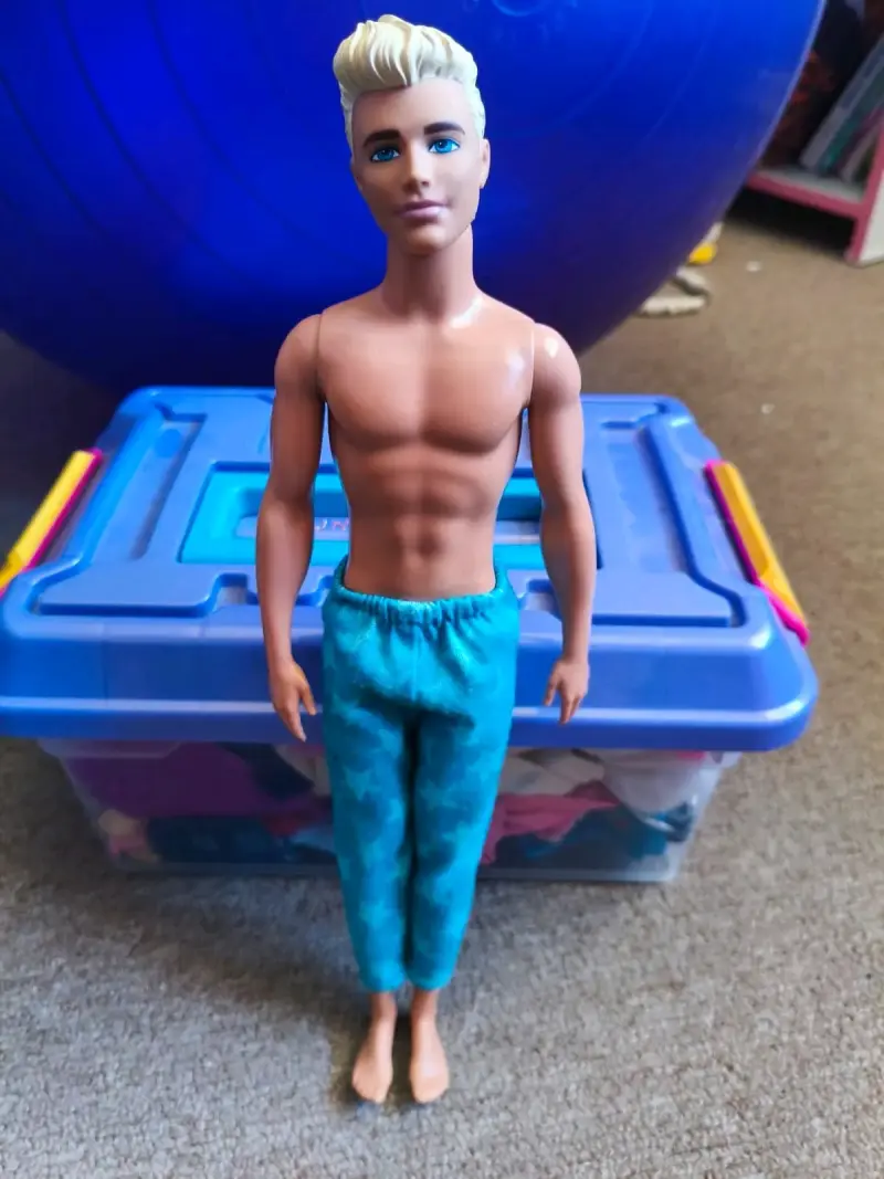 Muñeco Ken original con pantalones azules - 2