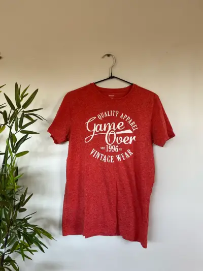 Polera roja/naranja 'Game Over' - miniatura 1