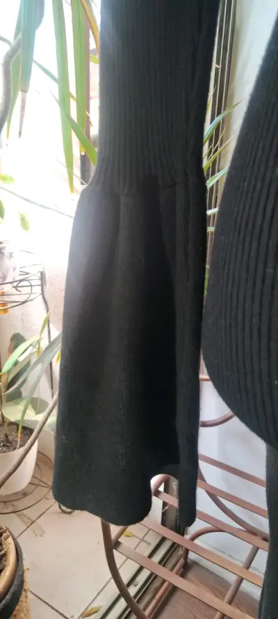 Vestido ultra ajustado negro de cuello alto - miniatura 4