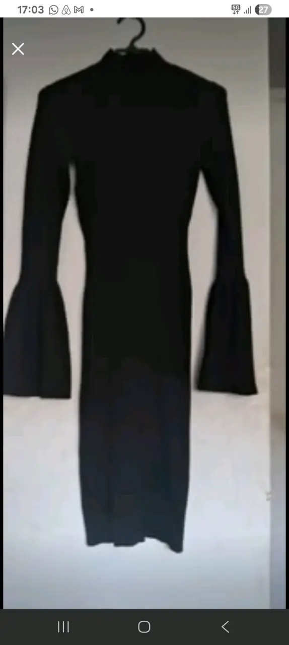 Vestido ultra ajustado negro de cuello alto - 5