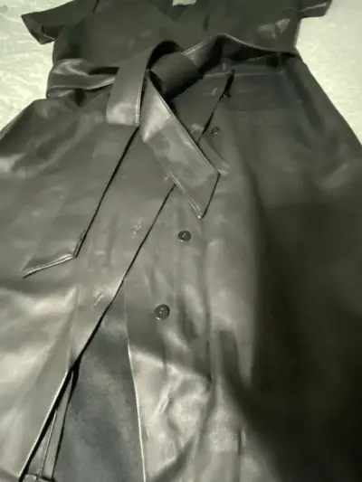 Vestido cuero negro elegante - miniatura 3