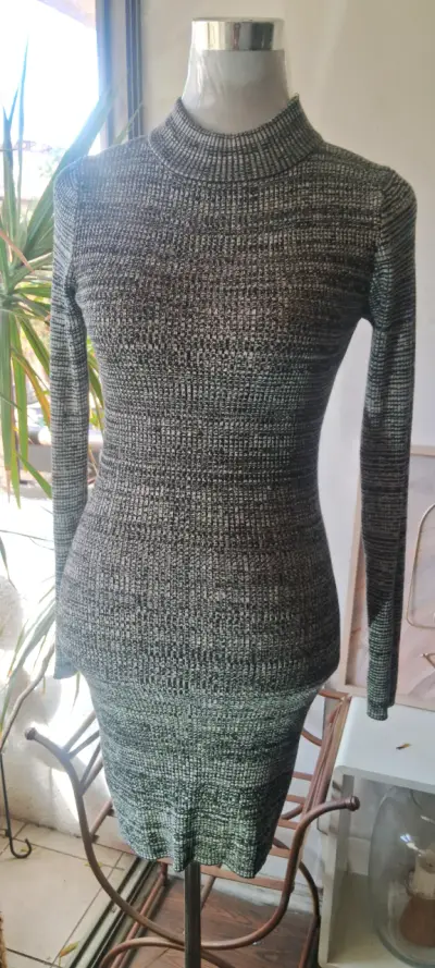 Vestido corto tejido ajustado gris - miniatura 1