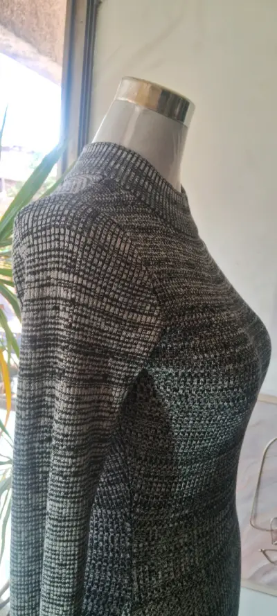 Vestido corto tejido ajustado gris - miniatura 2