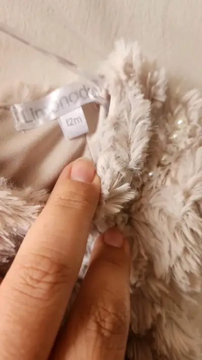 Vestido infantil peludo beige - miniatura 2