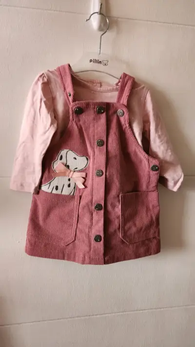 Vestido rosa infantil con diseño - miniatura 1
