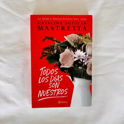 Libro 'Todos los días son nuestros' - miniatura 1