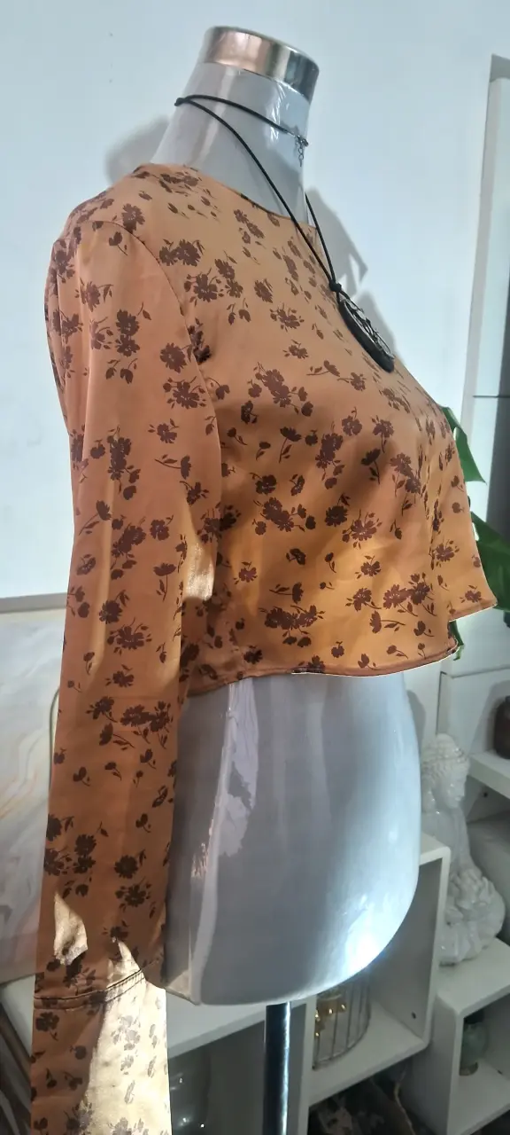 Blusa corta tipo crop con flores beige zara - 2