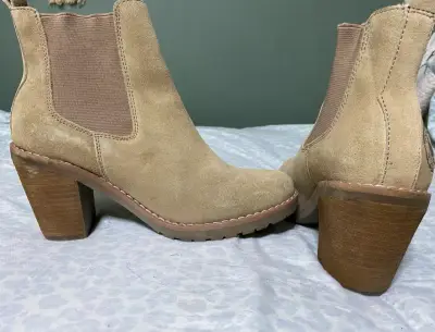 Botines de cuero beige con tacón - miniatura 1