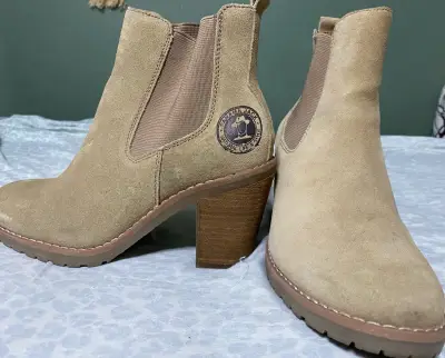 Botines de cuero beige con tacón - miniatura 2
