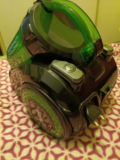 Aspiradora compacta ciclónica verde - miniatura 1