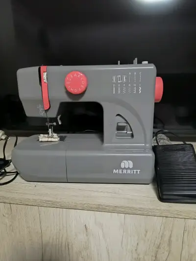 Máquina de coser Merritt - miniatura 1