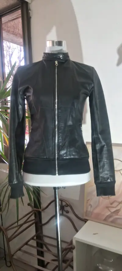 Chaqueta negra de cuero Argentino - miniatura 1