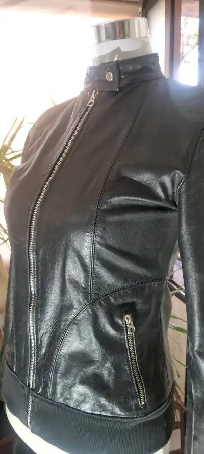 Chaqueta negra de cuero Argentino - miniatura 3