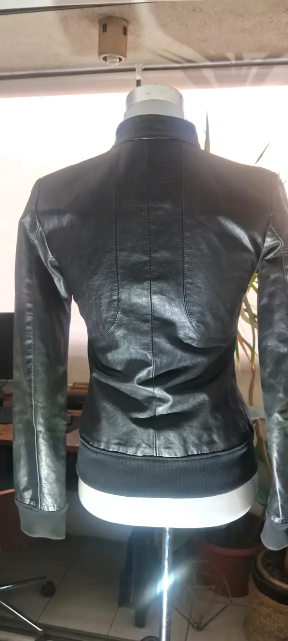 Chaqueta negra de cuero Argentino - 4