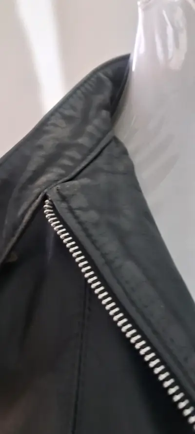 Chaqueta negra de cuero Argentino - miniatura 5