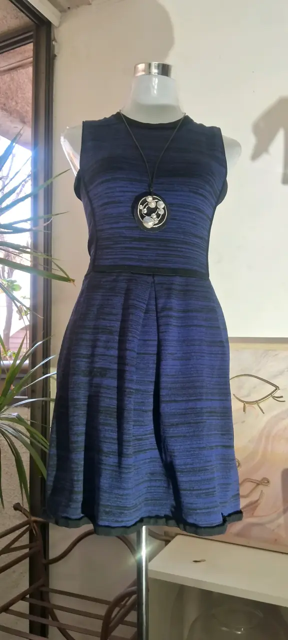 Vestido azul sin mangas grueso - 1