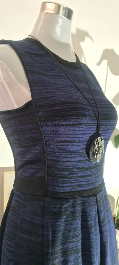 Vestido azul sin mangas grueso - miniatura 2