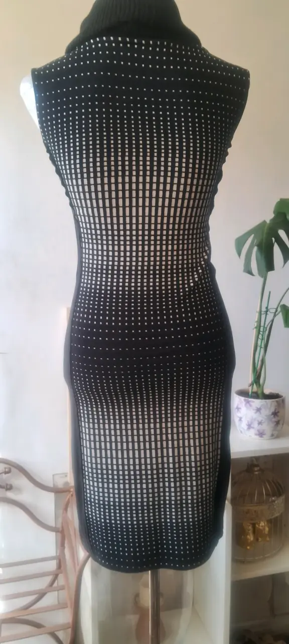 Vestido negro con estampado de puntos - 3
