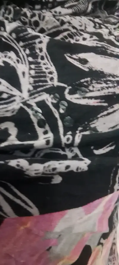 Polera estampada manga larga desigual - miniatura 4