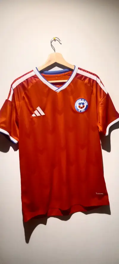 Camiseta roja selección chilena - miniatura 1