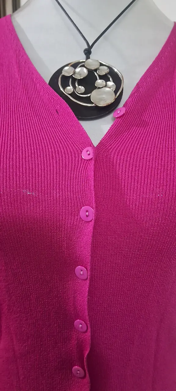 Cardigan fucsia de botones - 2