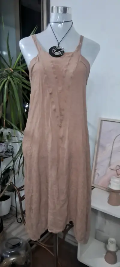 Vestido largo beige - miniatura 1
