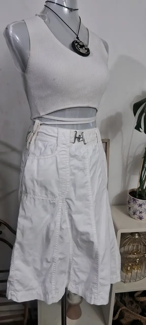 Falda blanca con cinturón - 2