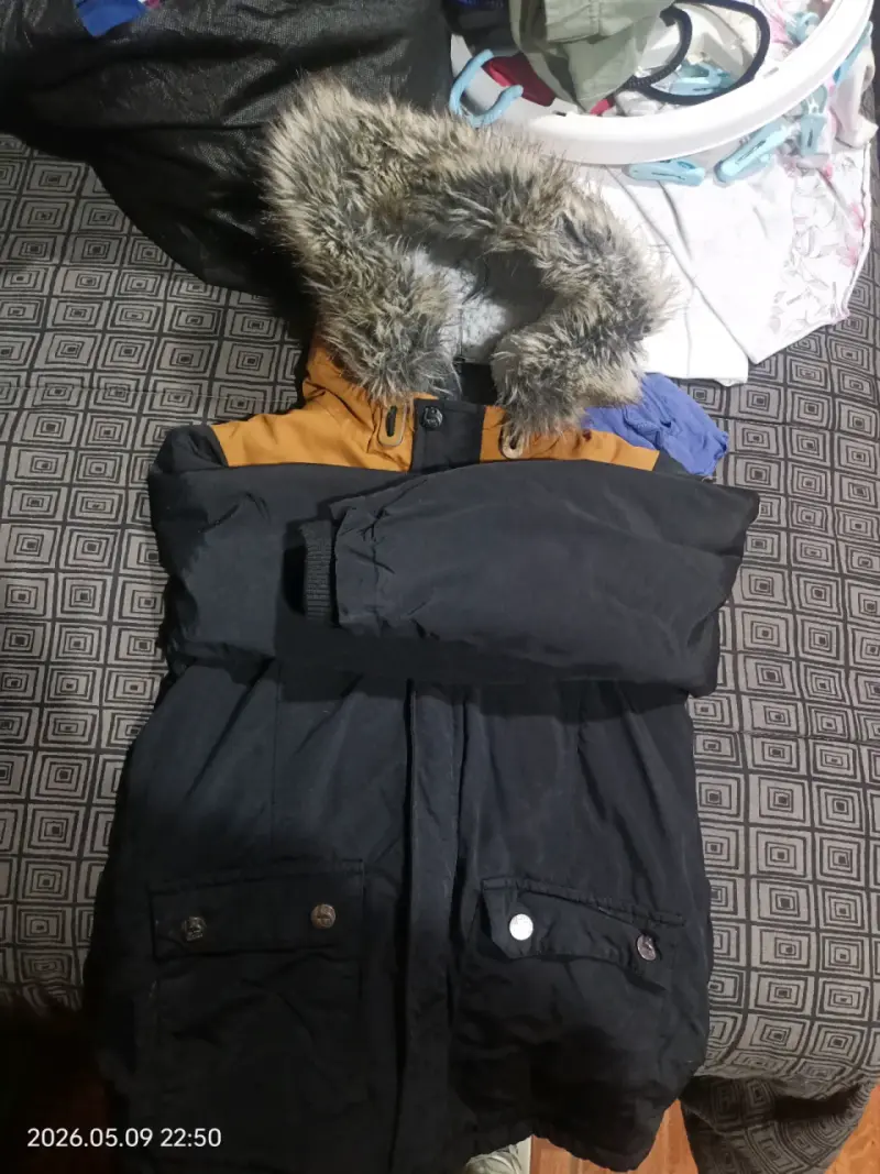 Parka negra con capucha - 4