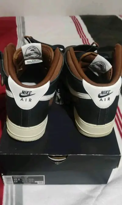 Zapatillas deportivas Nike negras y marrones - miniatura 2