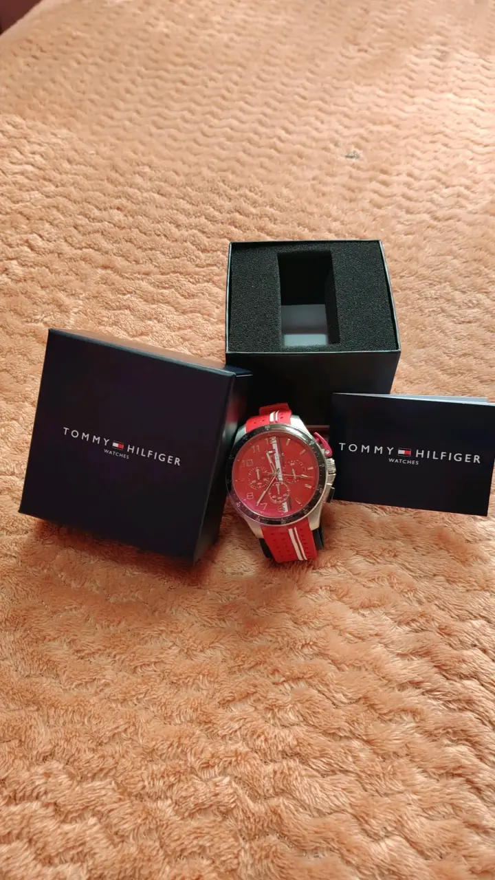 Reloj Tommy Hilfiger rojo nuevo - 1