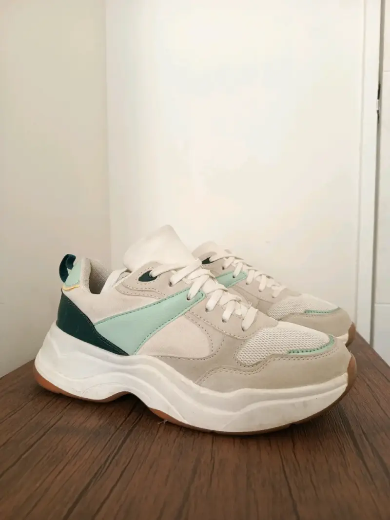 Zapatillas deportivas blancas y verdes - 2