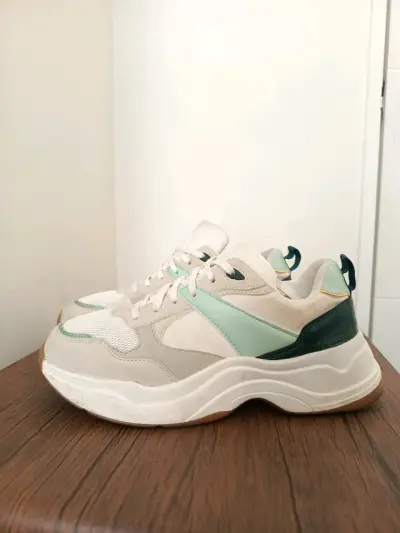 Zapatillas deportivas blancas y verdes - miniatura 3
