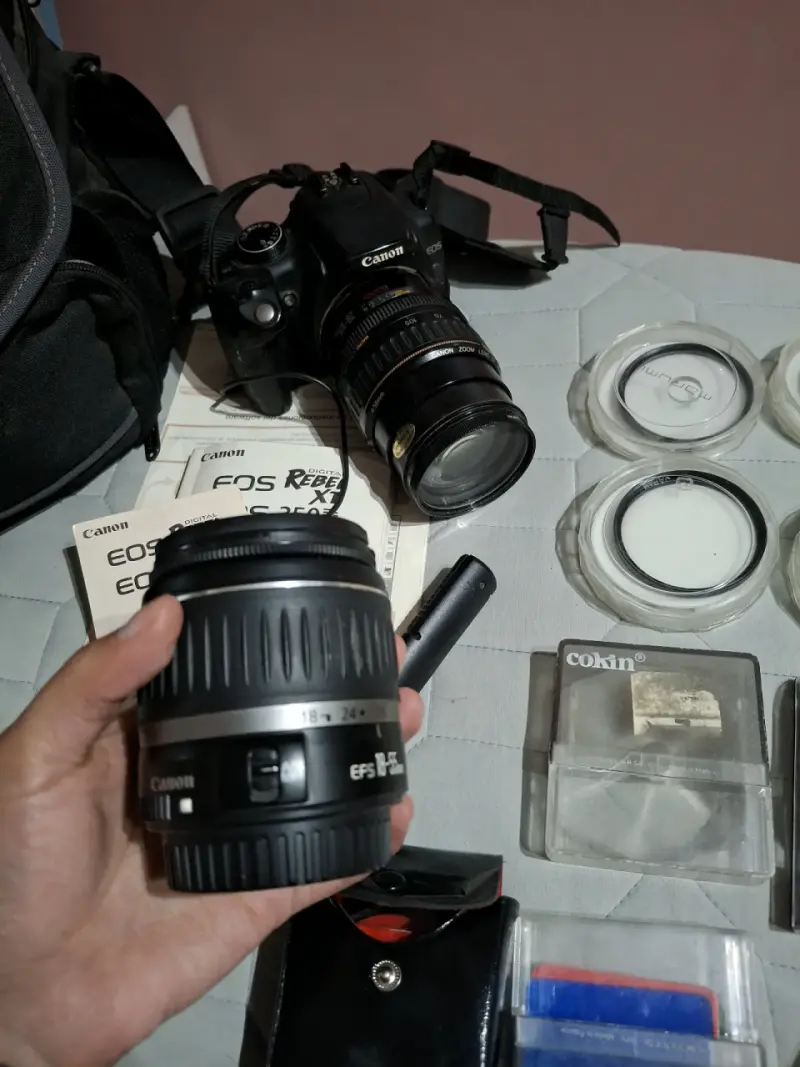 Cámara Canon EOS 350D con accesorios - 2