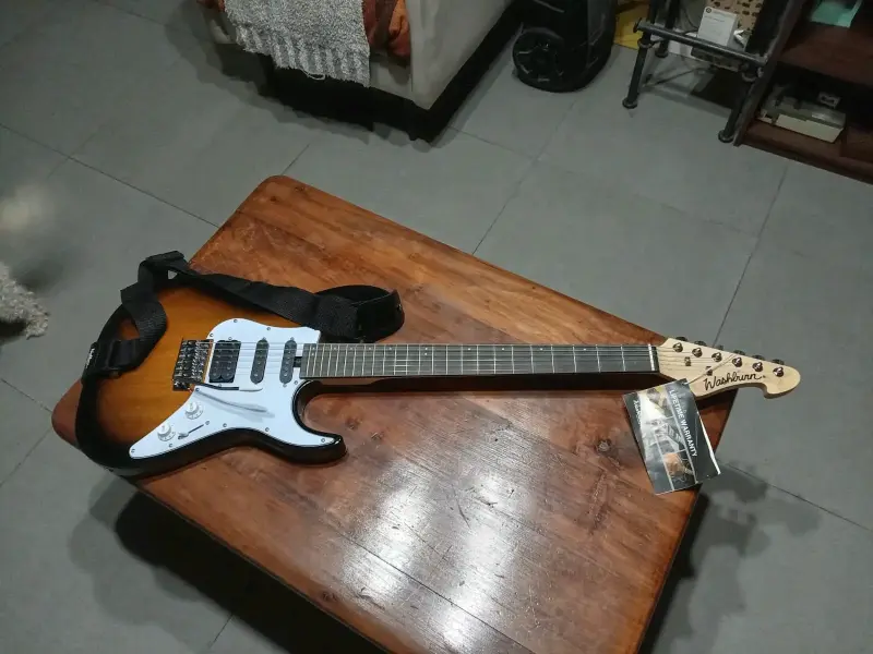 Guitarra eléctrica Washburn sunburst - 2