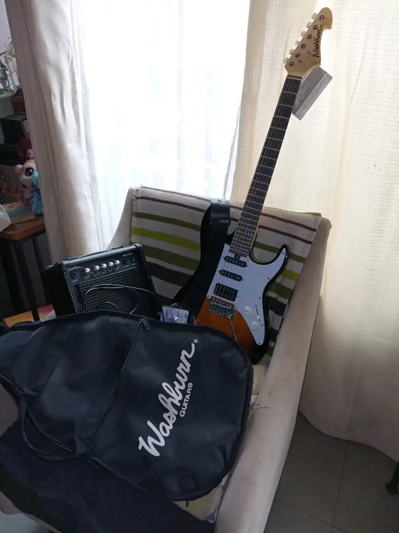 Guitarra eléctrica Washburn sunburst - 3