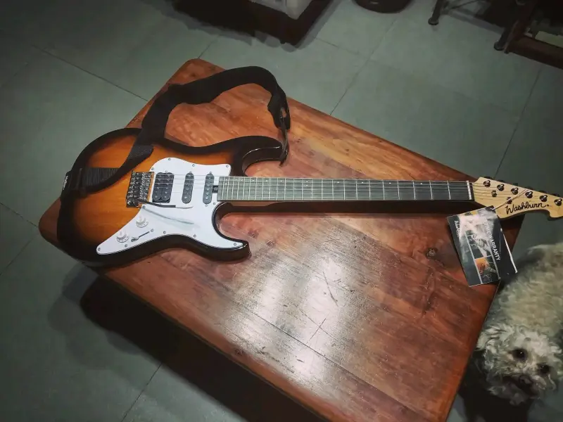 Guitarra eléctrica Washburn sunburst - 5