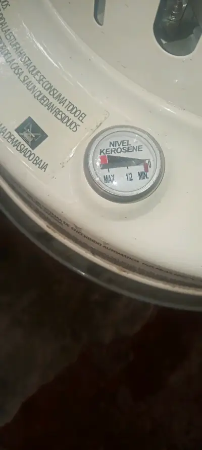 Estufa a querosén blanca - miniatura 6
