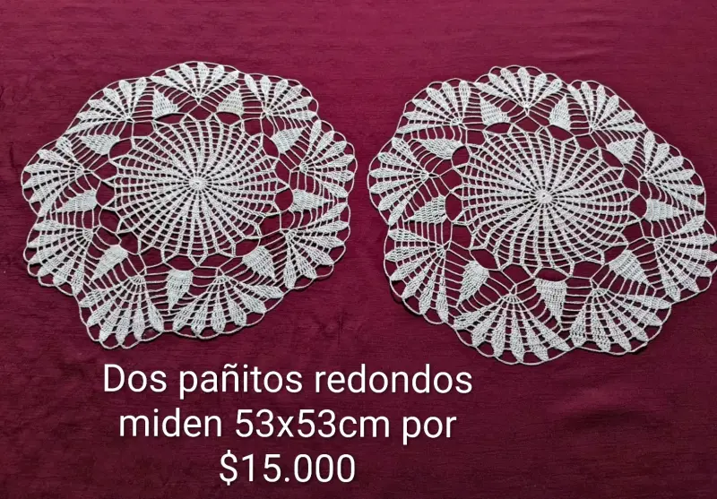 Dos pañitos redondos tejidos